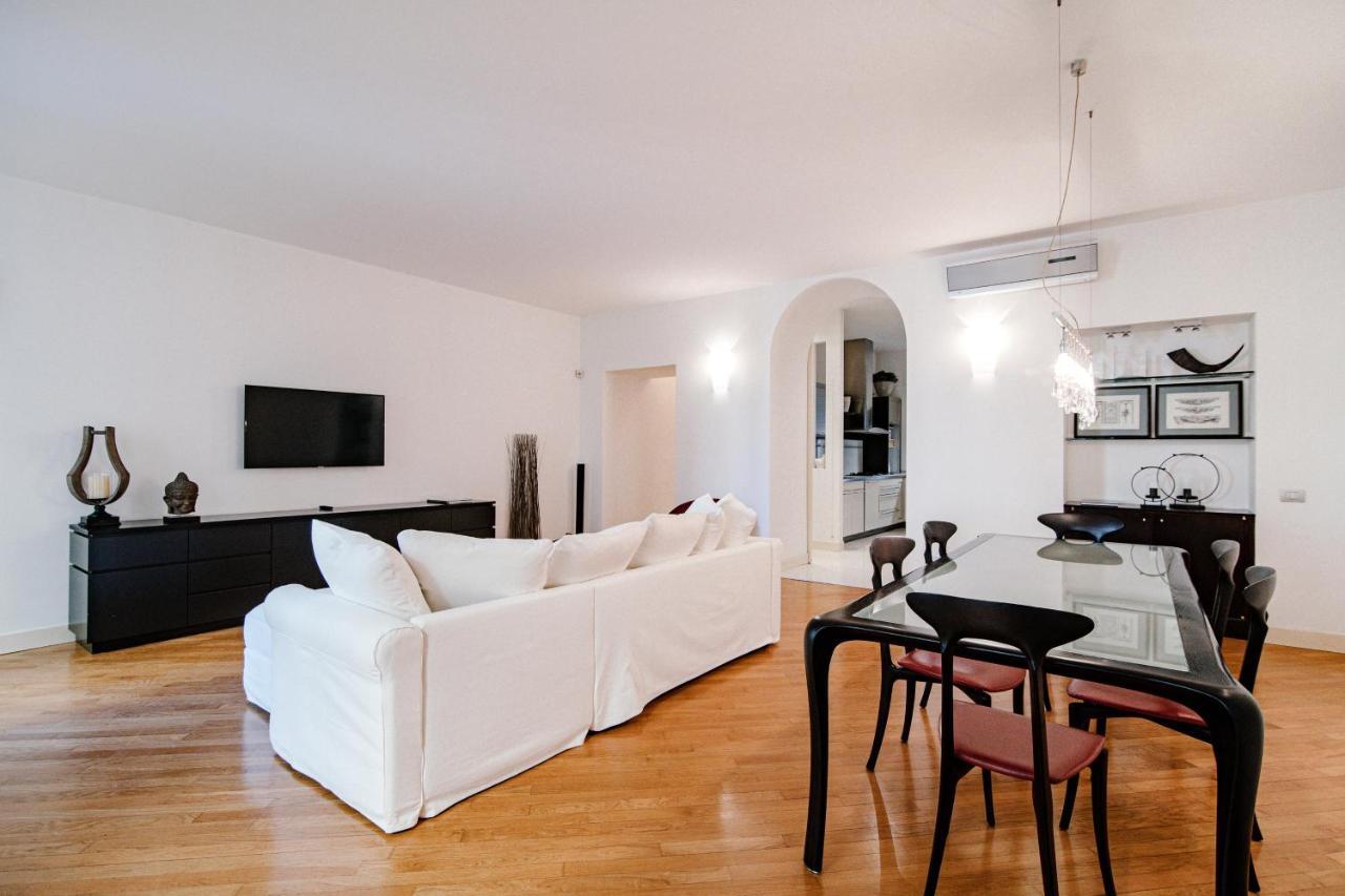 La Finestra Sul Duomo - The House Of Travelers Apartamento Como Exterior foto
